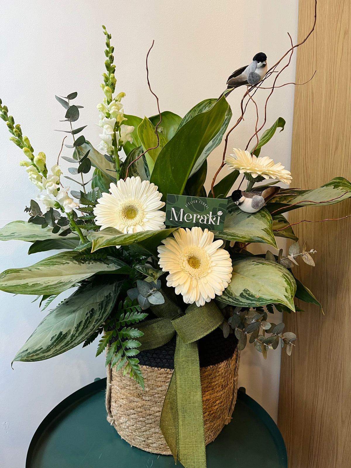 Arrangement funéraire – Plante d’intérieur 10 po avec cache-pot + fleurs